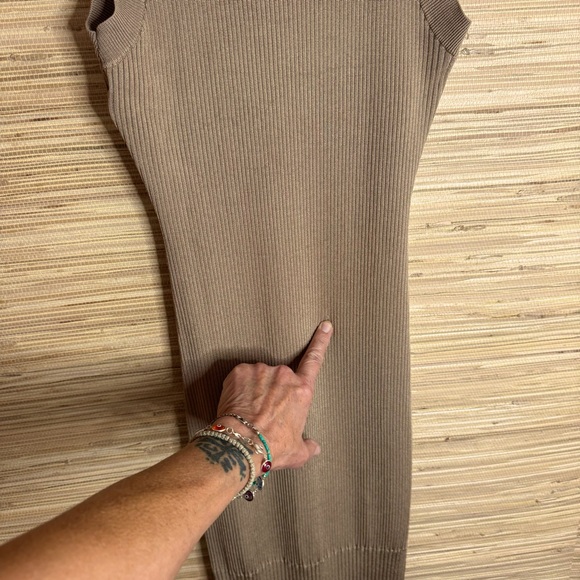 Good American Plaited Rib Midi Dress - Picture 10 of 16